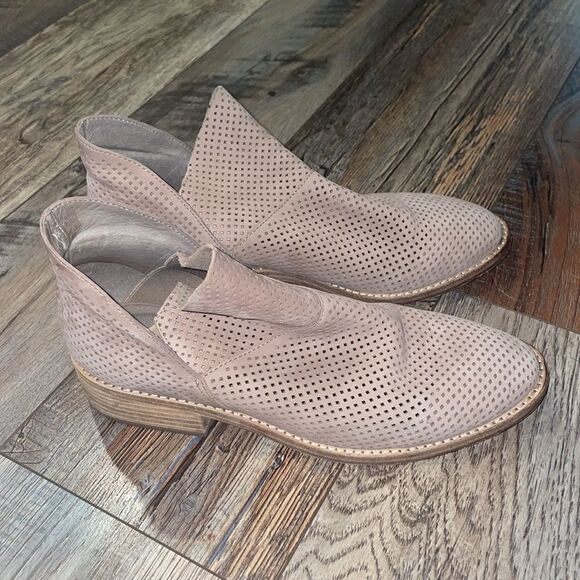 Eileen Fisher Leaf Nubuck Suede Perforated Booties in Earth - Picture 3 of 8